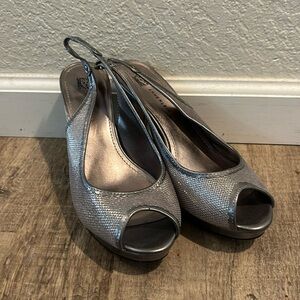 Anne Klein 9 Slingback silver peep toe